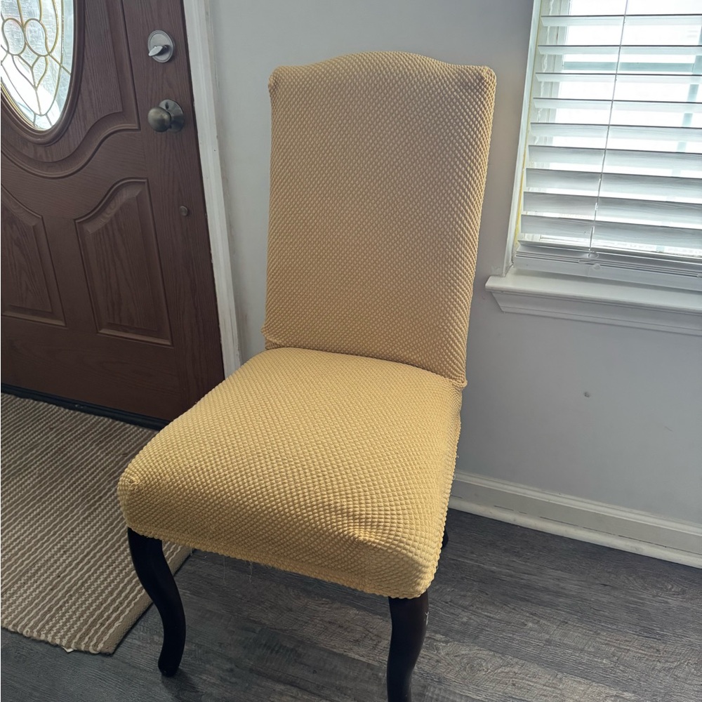 Dining room chair covers. Yellow, set of 4. Only used 1.